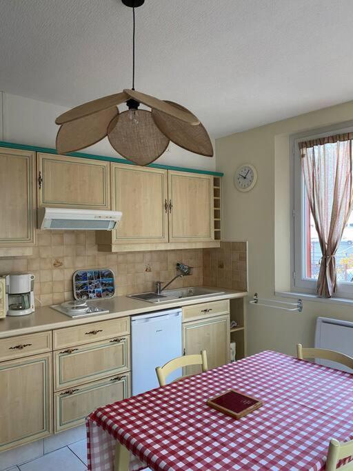 Appartement Au Centre Ville. 코트레 외부 사진
